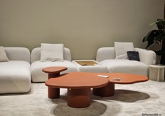 Left Label Collections voegde onlangs een nieuw merk toegevoegd aan haar collectie: Paul Rogers. Dit nieuwe label brengt 60 jaar historie met zich mee en biedt een uitgebreide selectie aan meubels, waaronder banken, fauteuils, eetkamerstoelen, eetkamertafels, salontafels en bedden.